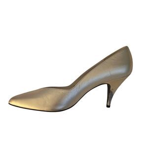 Stuart Weitzman Womens Slip On Kitten Heel Pump Heels Gold Platinum Size 8.5